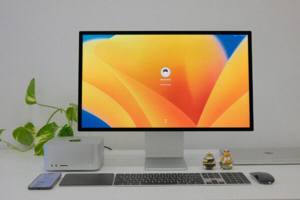 Immagine in evidenza di Hello World